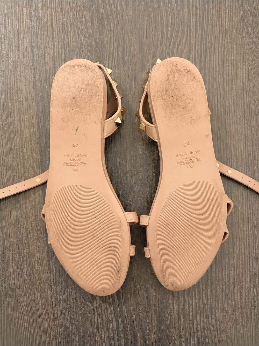 Valentino Garavani Beige Rockstud T-Strap Sandals with Gold Studs - Picture 3 of 6
